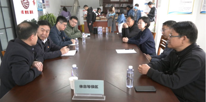 图为座谈会现场