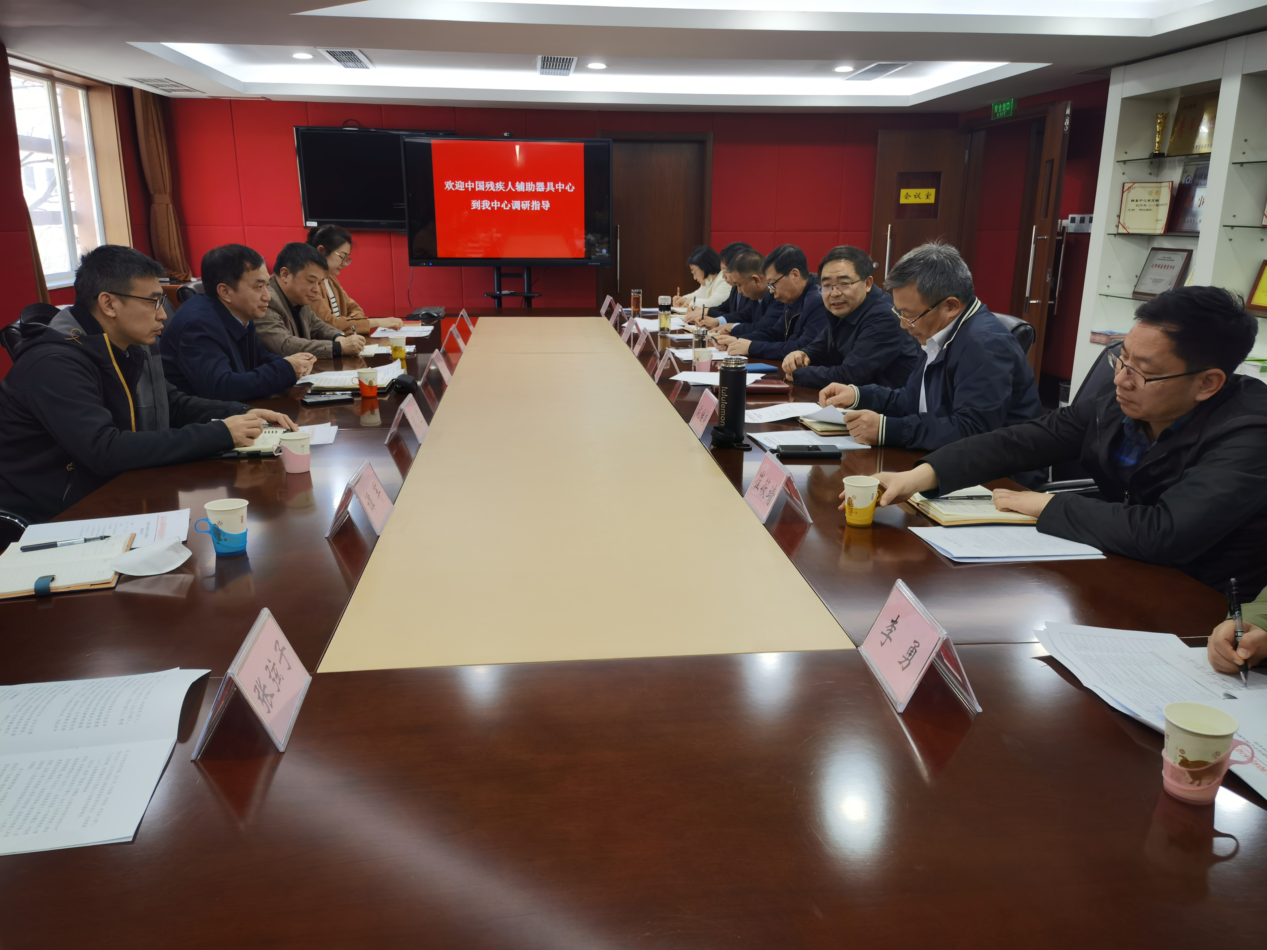 图为座谈会现场