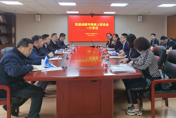 图为座谈会现场