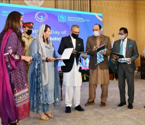 图为巴基斯坦总统和第一夫人在rATA报告发布现场