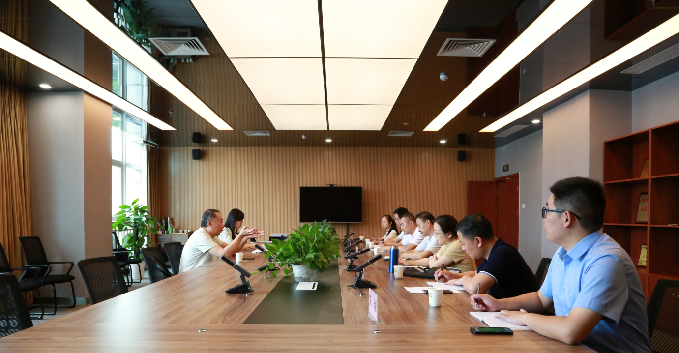 图为座谈会现场