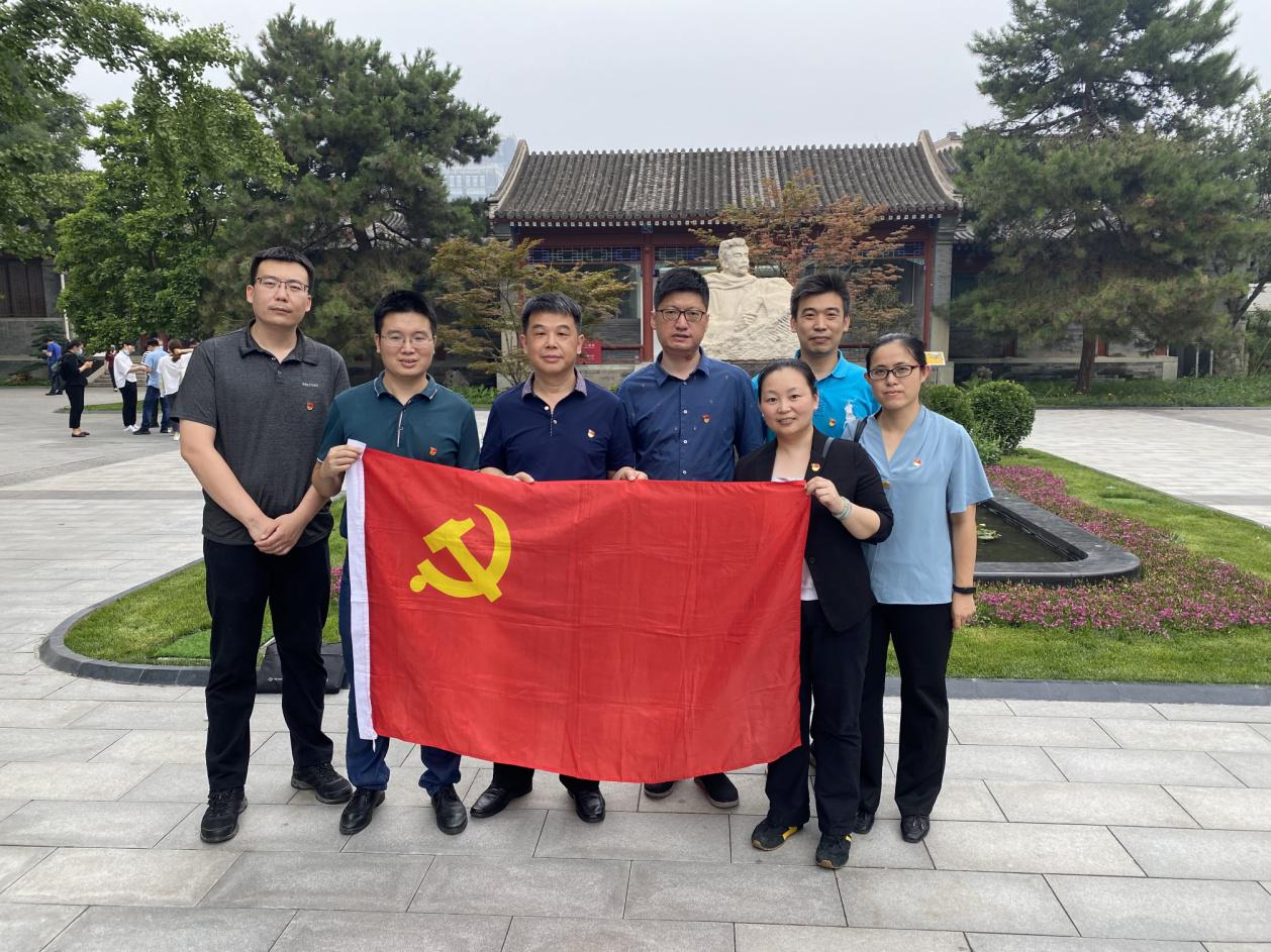 图为参观北京鲁迅博物馆