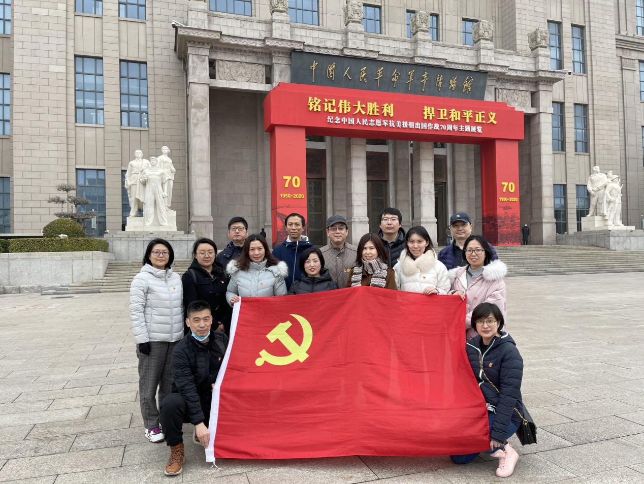 图为参观抗美援朝70周年主题展