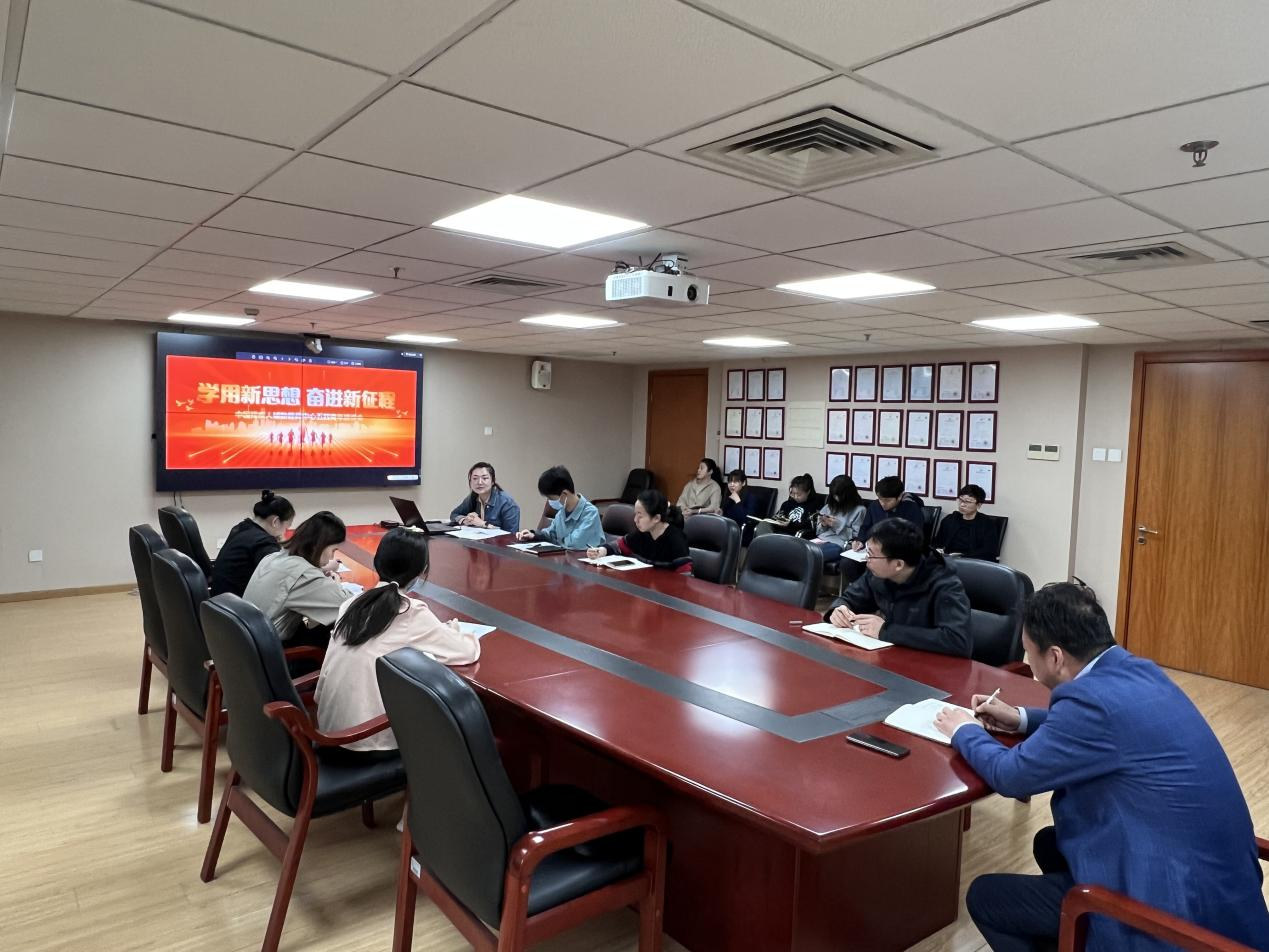 图为座谈会现场