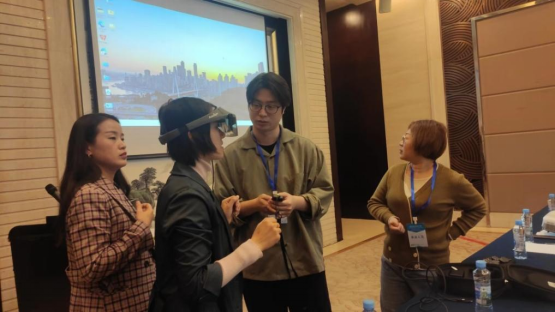 图为实操和答疑现场