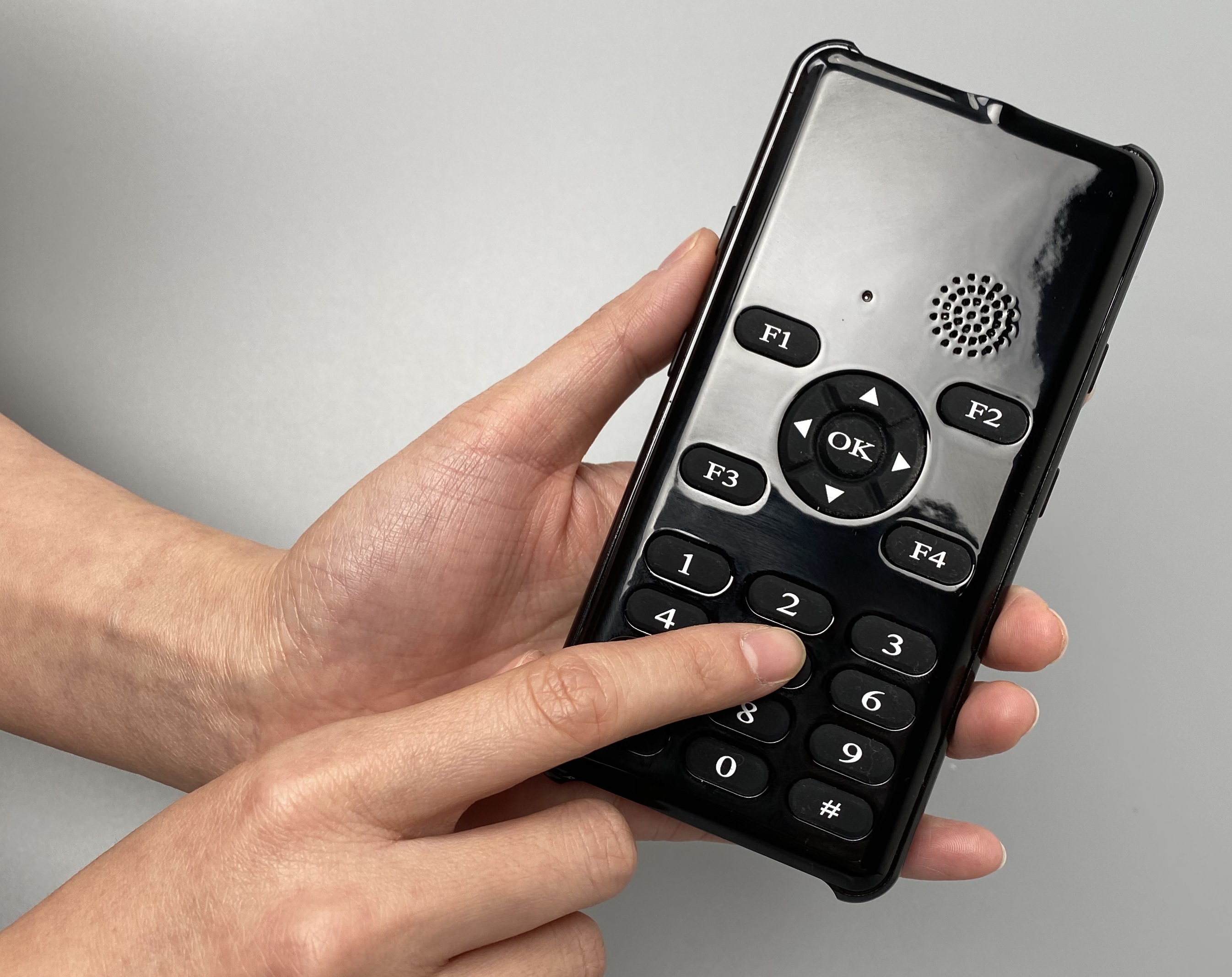 图为视障出行智能辅助系统样机