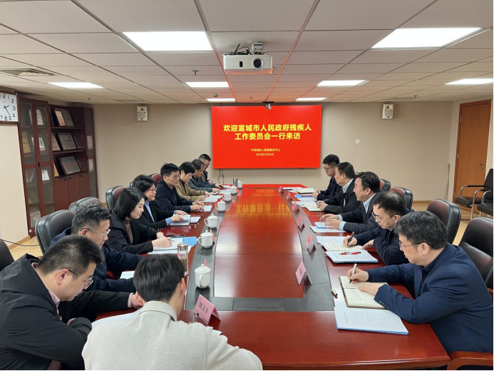 图为座谈会现场