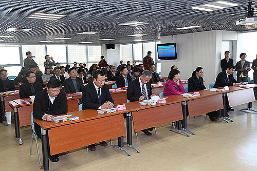 图为仪式现场