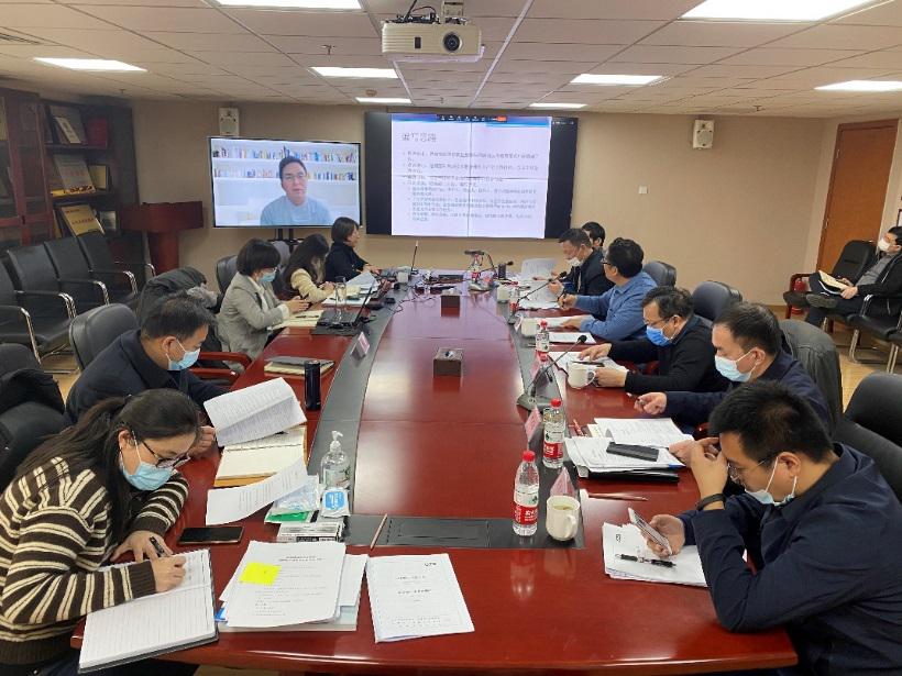 图为标准编写组汇报编写工作情况