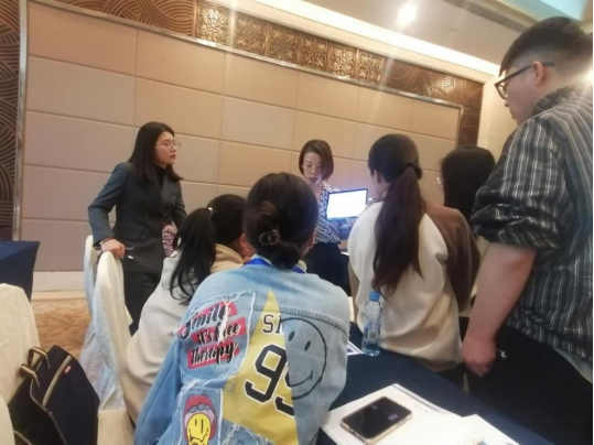 图为实操和答疑现场
